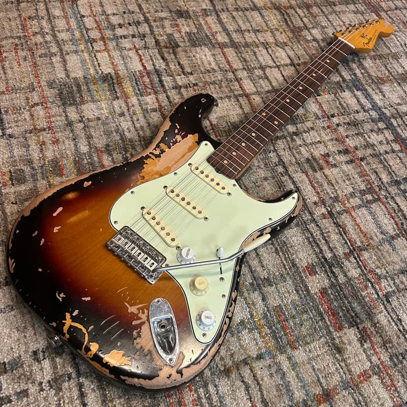 ギター Fender Stratocaster road worn Fender Mike McCready Stratocaster Road Worn 3-Color Sunburst