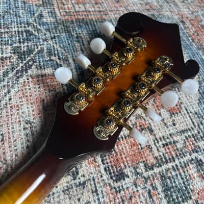 USED Kentucky KM-630 F-Style Mandolin w/ Case - Sunburst