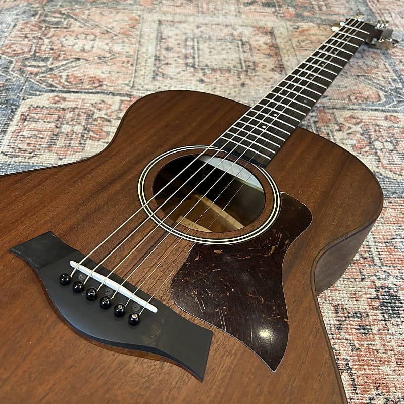 Taylor American Dream AD22e Urban Sienna W/ Aero Bag