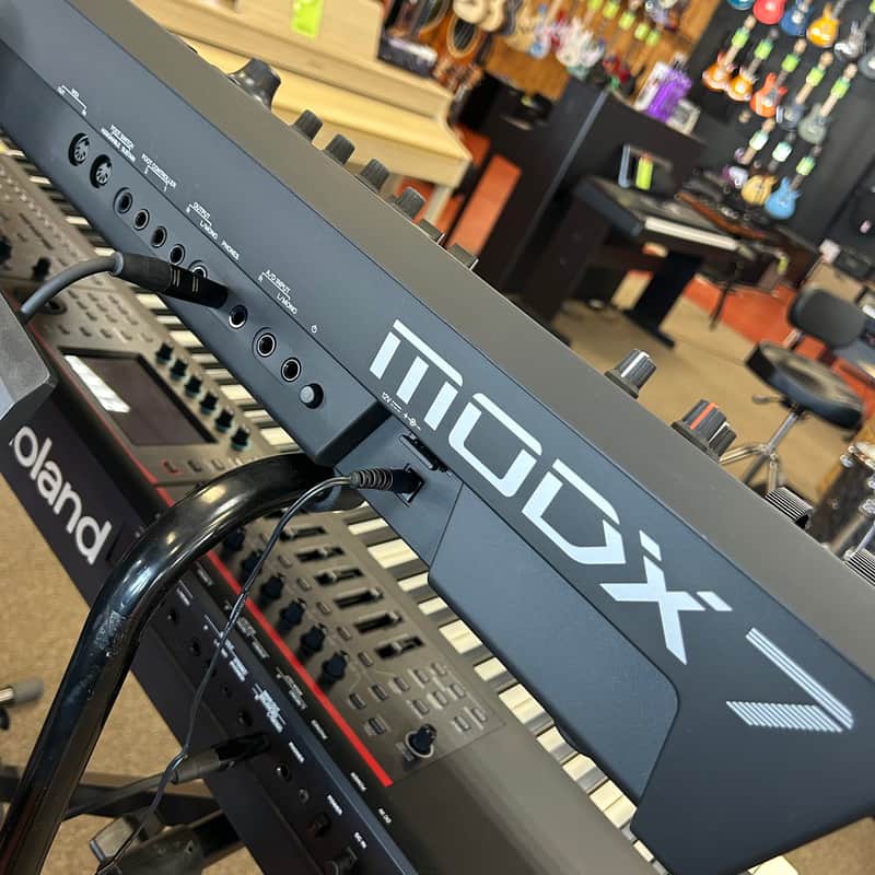 USED Yamaha MODX7 Synthesizer