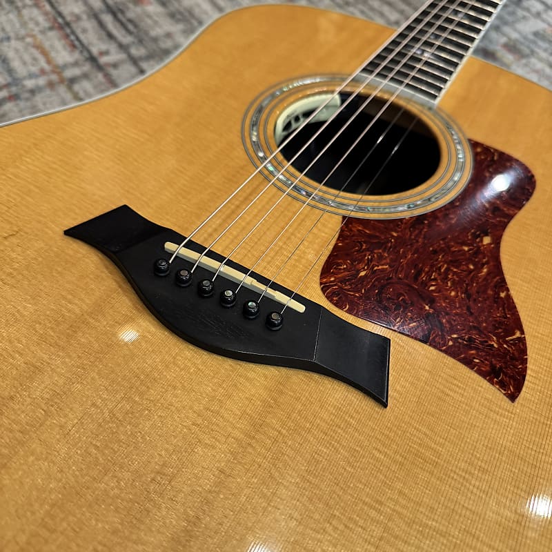 USED Taylor 810 (2003) w/ Case