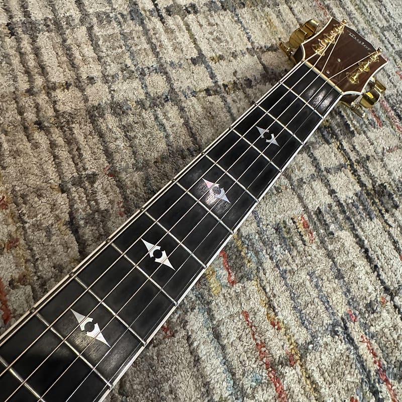 USED Taylor 810 (2003) w/ Case