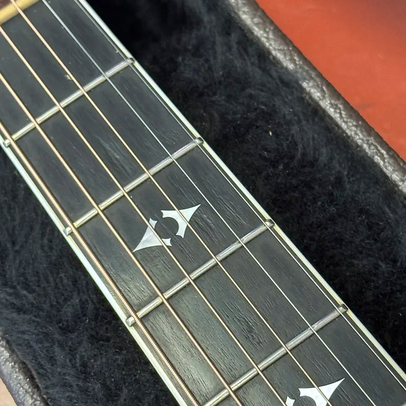 USED Taylor 810 (2003) w/ Case