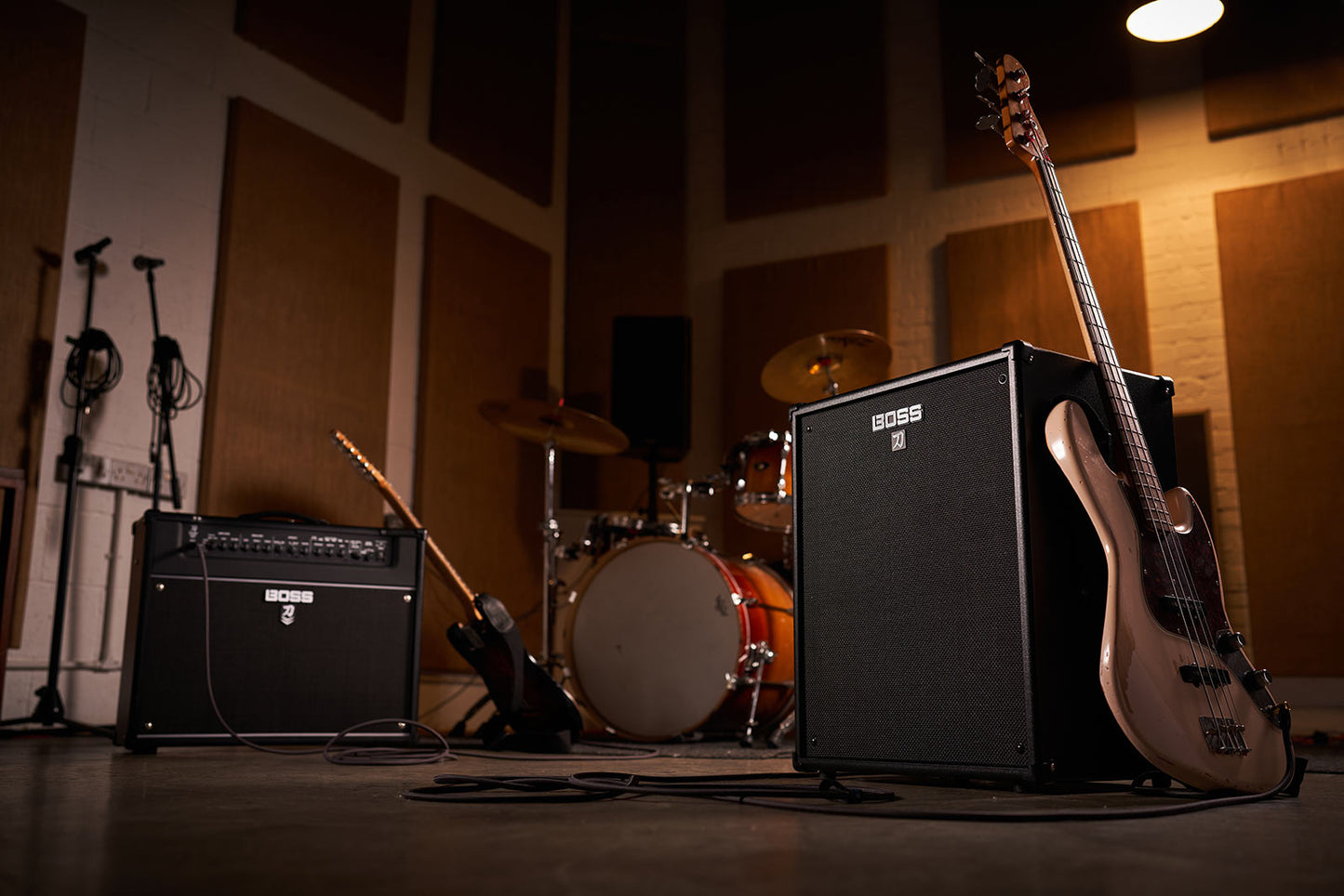 Boss Katana-210 Bass 2 x 10" 300-Watt Combo Amplifier