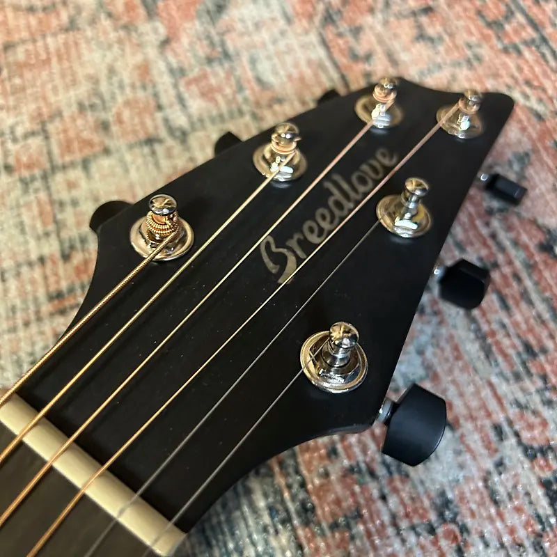 Breedlove Premier Concert CE Redwood Edgeburst