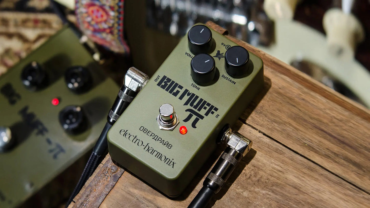 Electro-Harmonix Green Russian Big Muff Pi Fuzz / Distortion / Sustainer Pedal