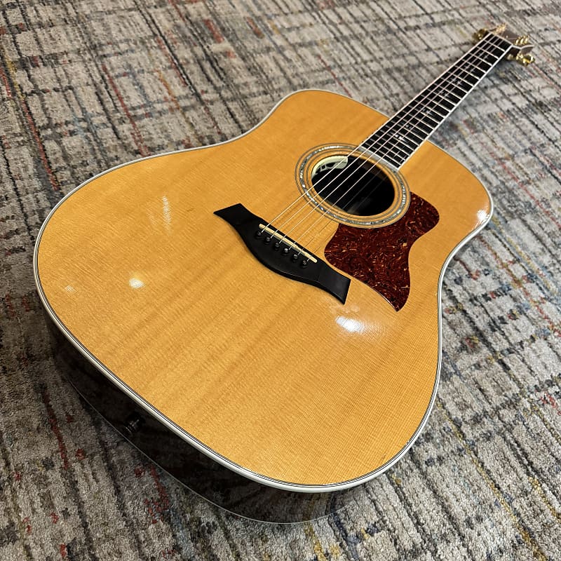 USED Taylor 810 (2003) w/ Case