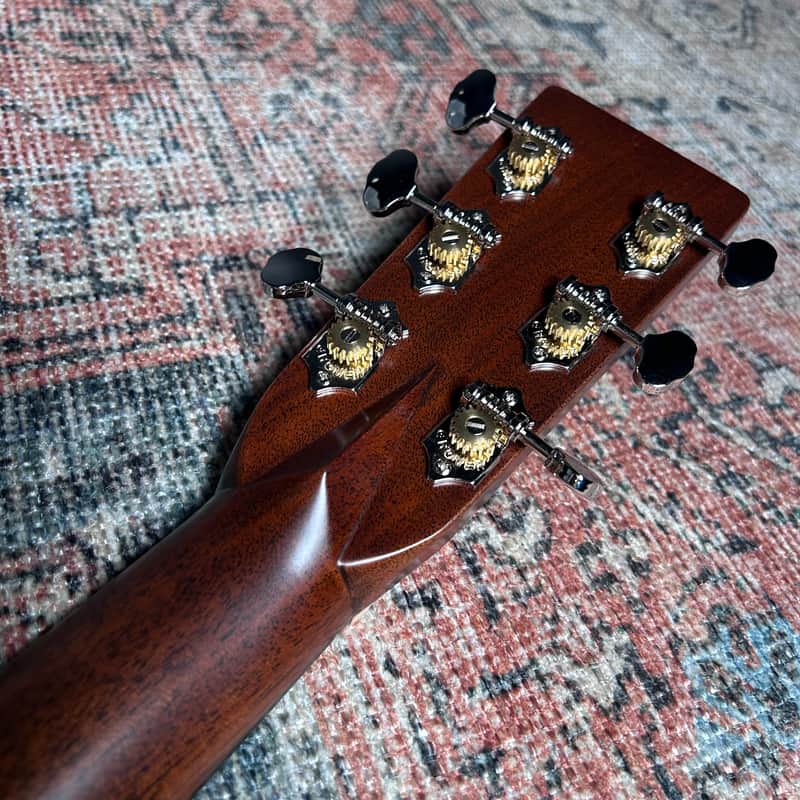 Martin OM-28 Standard Series 2025 – 1933 Ambertone w/Case