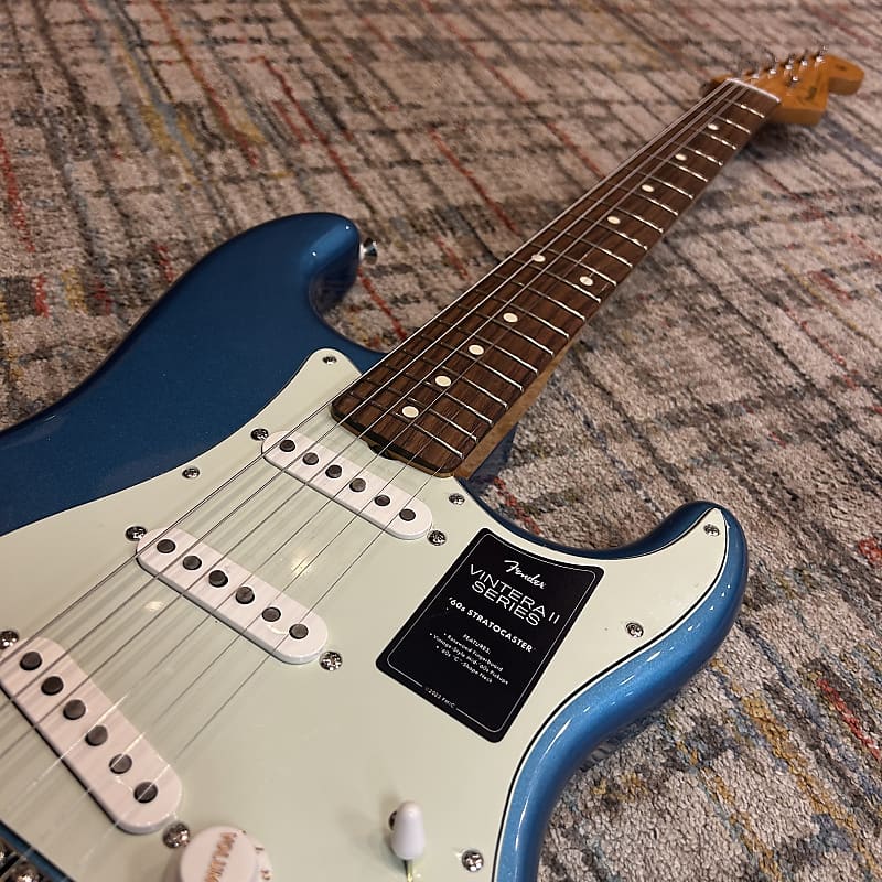 Fender Vintera II '60s Stratocaster - Lake Placid Blue w/ Deluxe Gig Bag