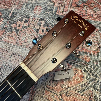 Martin 00-10E Retro Joe Bonamassa Signature 2026 – 1937 Sunburst w/ Soft Case