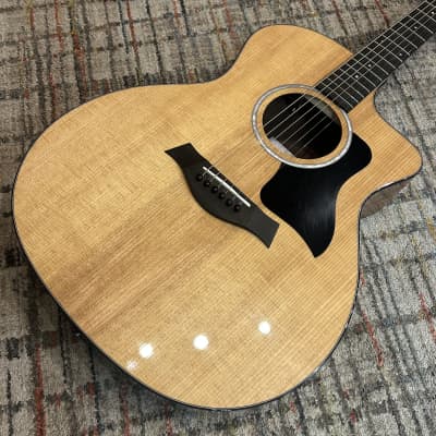 USED Taylor 214ce Plus W/ Gig Bag - Natural