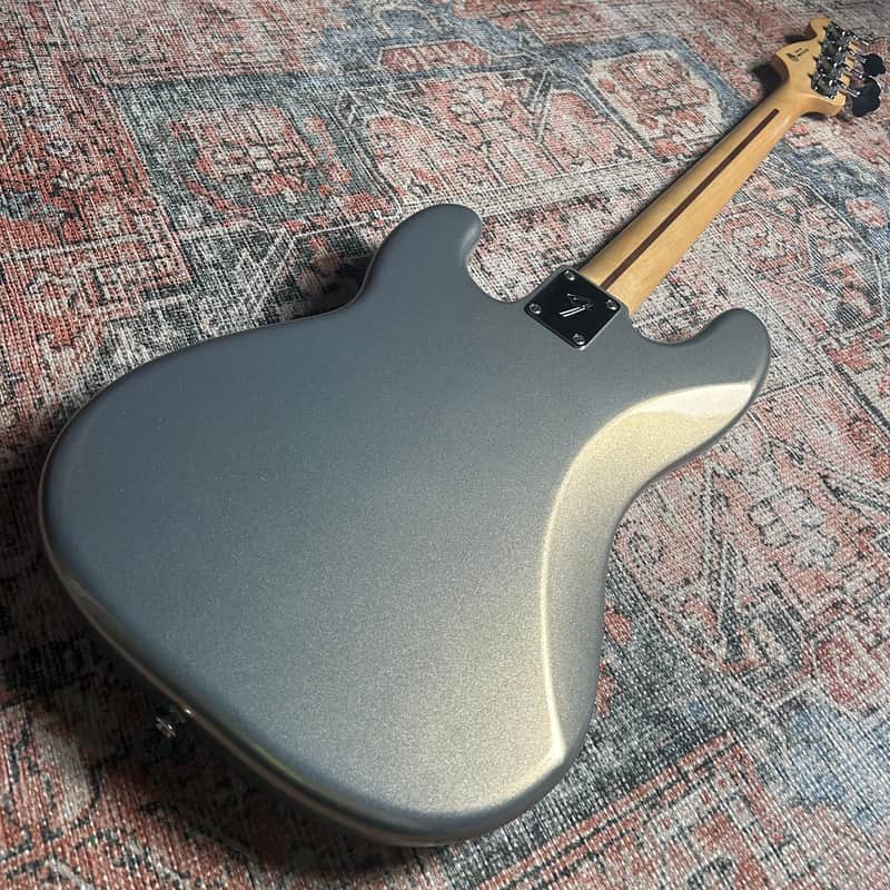 USED Fender Player Precision Bass w/ Pau Ferro Fretboard 2021 Silver