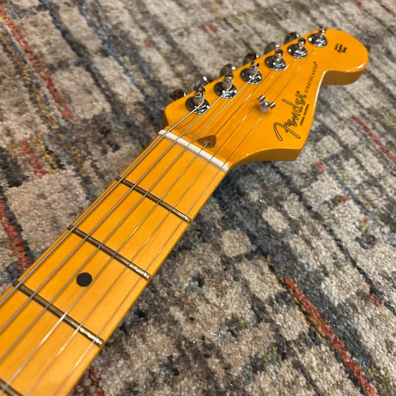 Fender American Professional Classic Stratocaster HSS w/ Deluxe Gig Bag - Faded Black