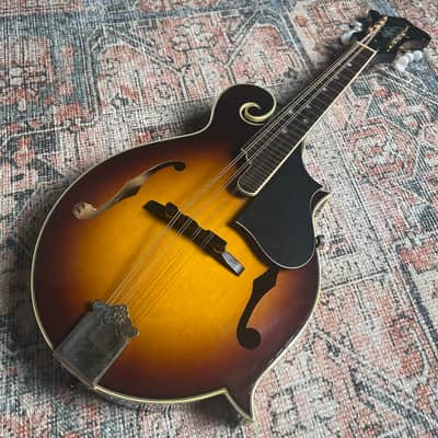 USED Kentucky KM-630 F-Style Mandolin w/ Case - Sunburst