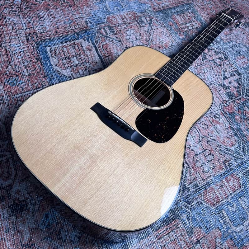 Martin D-18 Standard Series – Natural w/ Hardshell Case
