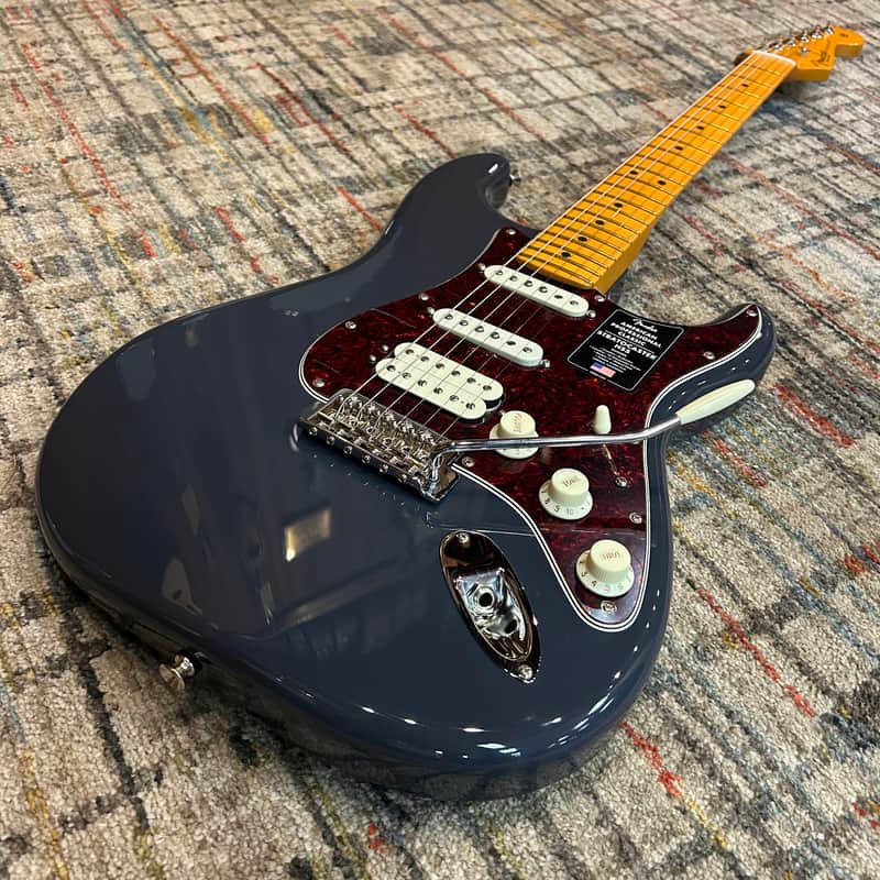 Fender American Professional Classic Stratocaster HSS w/ Deluxe Gig Bag - Faded Black