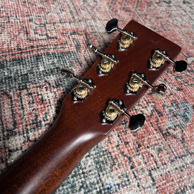 Martin D-18 Standard Series – Natural w/ Hardshell Case