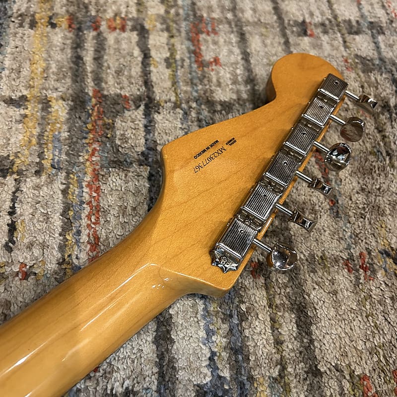 Fender Vintera II '60s Stratocaster - Lake Placid Blue w/ Deluxe Gig Bag