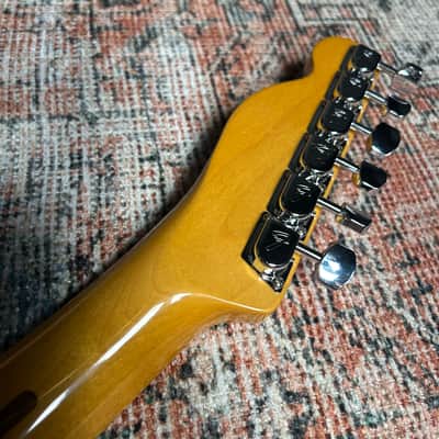 Fender American Vintage II '72 Telecaster Thinline w/ Case - Candy Apple Red
