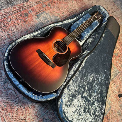 Martin 00-10E Retro Joe Bonamassa Signature 2026 – 1937 Sunburst w/ Soft Case