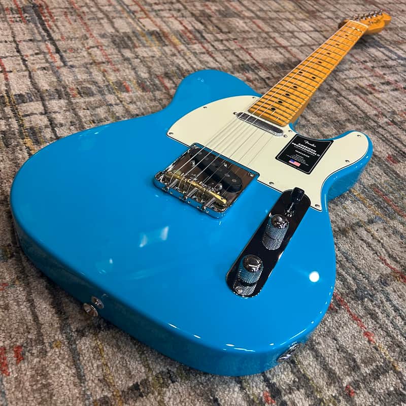 Fender American Professional II Telecaster MN w/ Case - Miami Blue