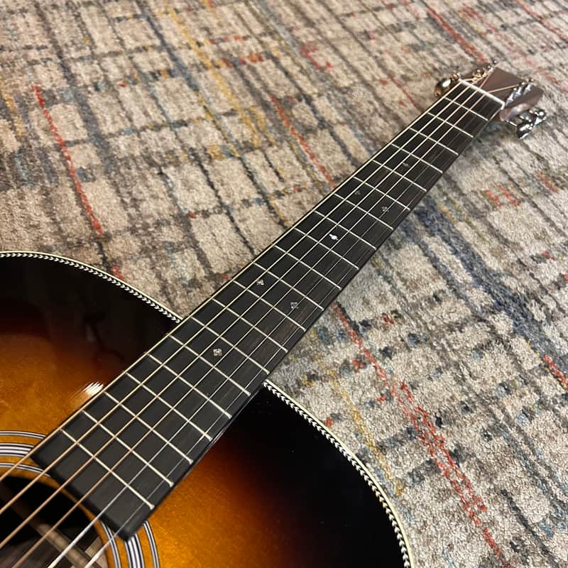 Martin HD-28 Standard Series 6-String Acoustic Guitar – Gloss 1935 Sunburst