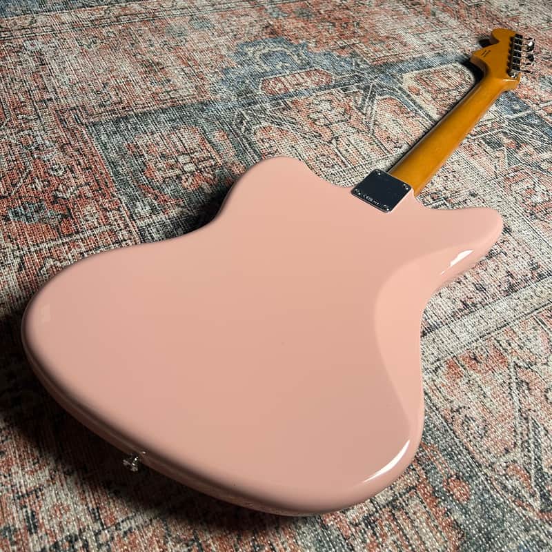 Fender Vintera III Mid '60s Jaguar w/Deluxe Gig Bag - Shell Pink