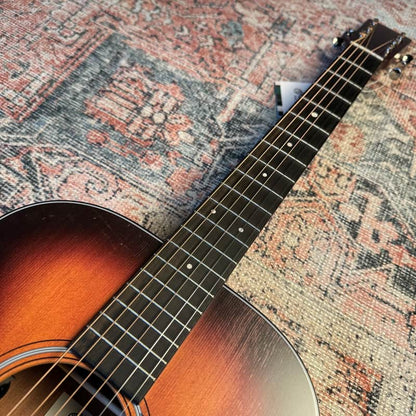 Martin 00-10E Retro Joe Bonamassa Signature 2026 – 1937 Sunburst w/ Soft Case