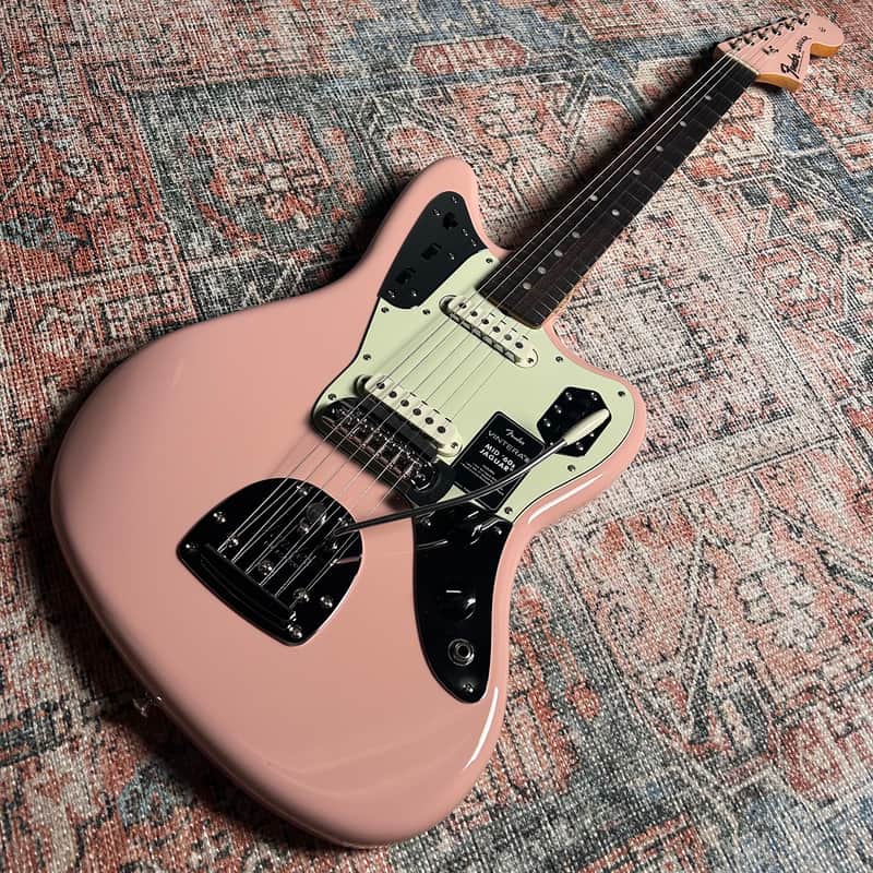 Fender Vintera III Mid '60s Jaguar w/Deluxe Gig Bag - Shell Pink