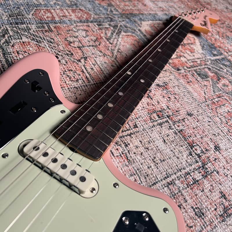 Fender Vintera III Mid '60s Jaguar w/Deluxe Gig Bag - Shell Pink