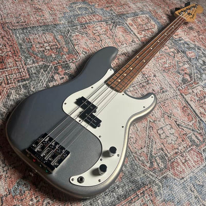 USED Fender Player Precision Bass w/ Pau Ferro Fretboard 2021 Silver