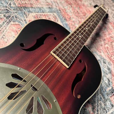 USED Gretsch G9241 Round Neck Alligator Biscuit Resonator w/pickup