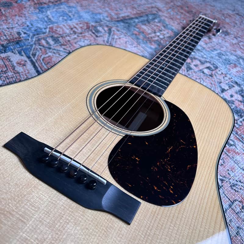 Martin D-18 Standard Series – Natural w/ Hardshell Case
