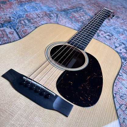 Martin D-18 Standard Series – Natural w/ Hardshell Case