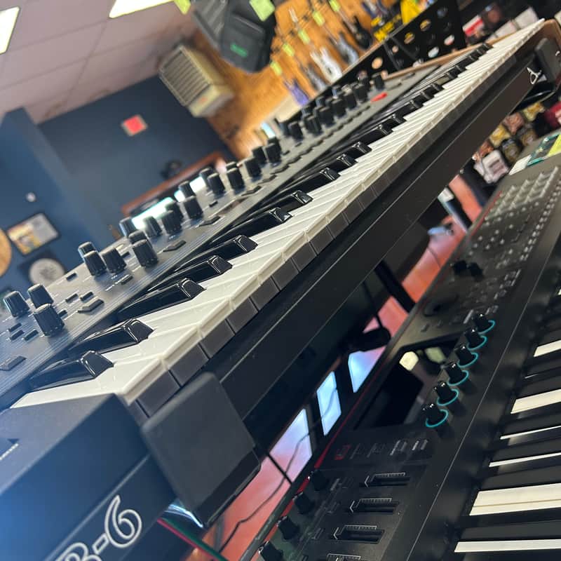 USED Dave Smith Instruments OB-6 49-Key 6-voice Polyphonic Synthesizer