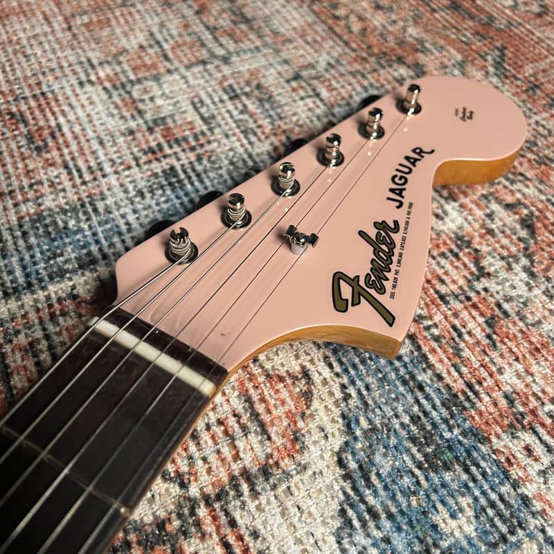 Fender Vintera III Mid '60s Jaguar w/Deluxe Gig Bag - Shell Pink