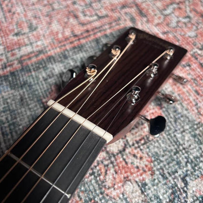 Martin OM-28 Standard Series 2025 – 1933 Ambertone w/Case