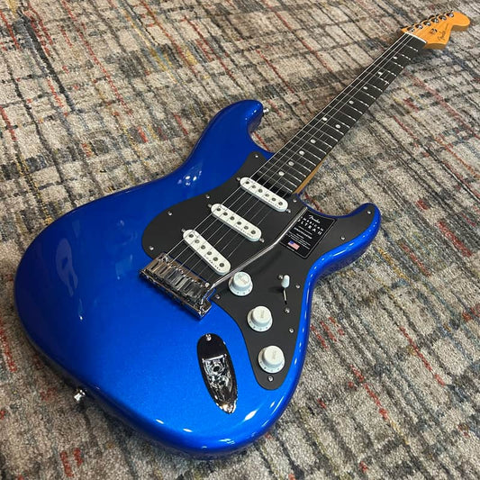 Fender American Ultra II Stratocaster w/ Molded Case - Noble Blue