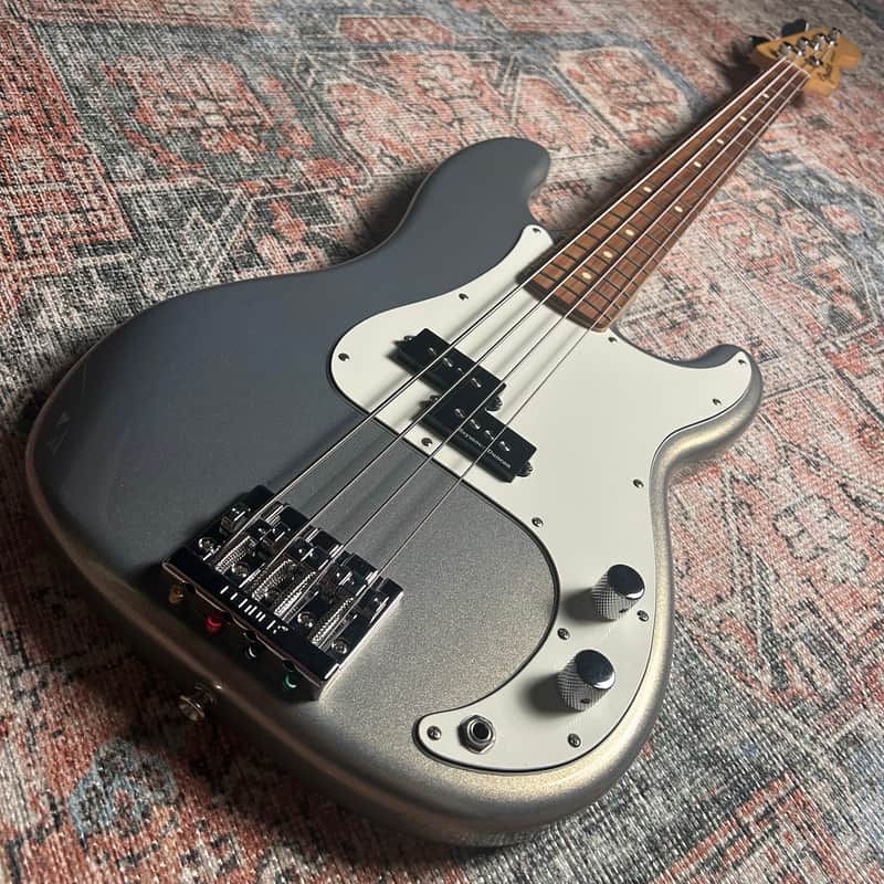 USED Fender Player Precision Bass w/ Pau Ferro Fretboard 2021 Silver