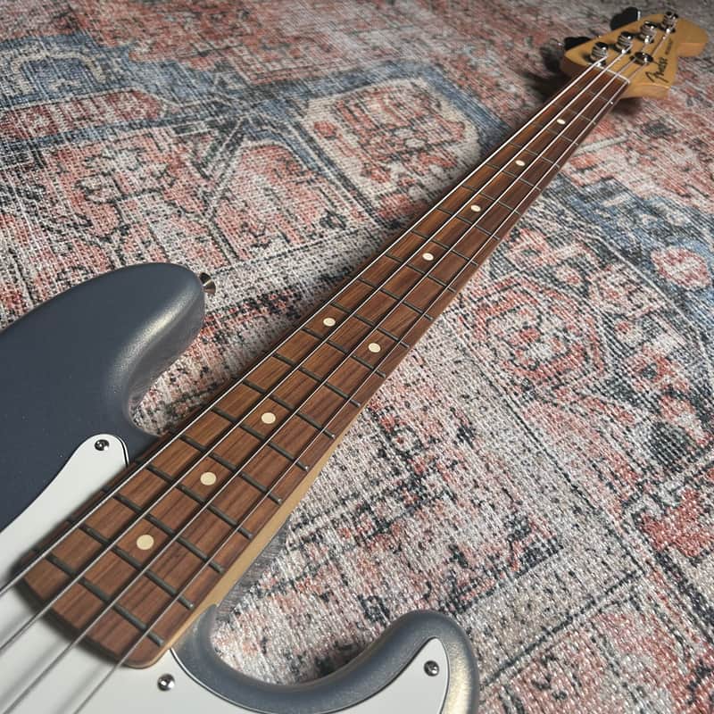 USED Fender Player Precision Bass w/ Pau Ferro Fretboard 2021 Silver