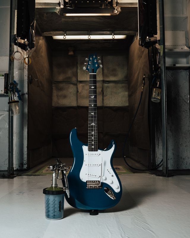 PRS Silver Sky Defender Limited Edition 2026 – Arles Blue w/ Hardshell Case