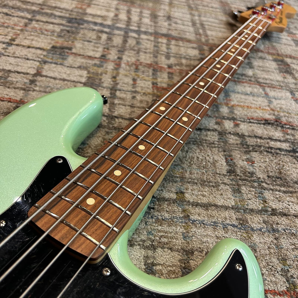 Fender Deluxe Active Jazz Bass with Precision Neck & Pau Ferro Fretboard, Used - Surf Pearl