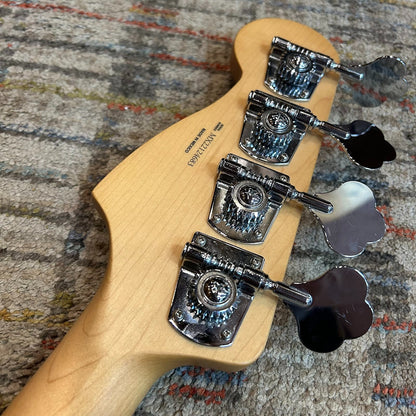 Fender Deluxe Active Jazz Bass with Precision Neck & Pau Ferro Fretboard, Used - Surf Pearl