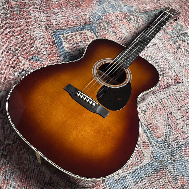 Martin OM-28 Standard Series 2025 – 1933 Ambertone w/Case