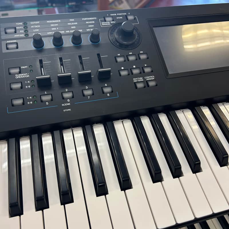 USED Yamaha MODX7 Synthesizer