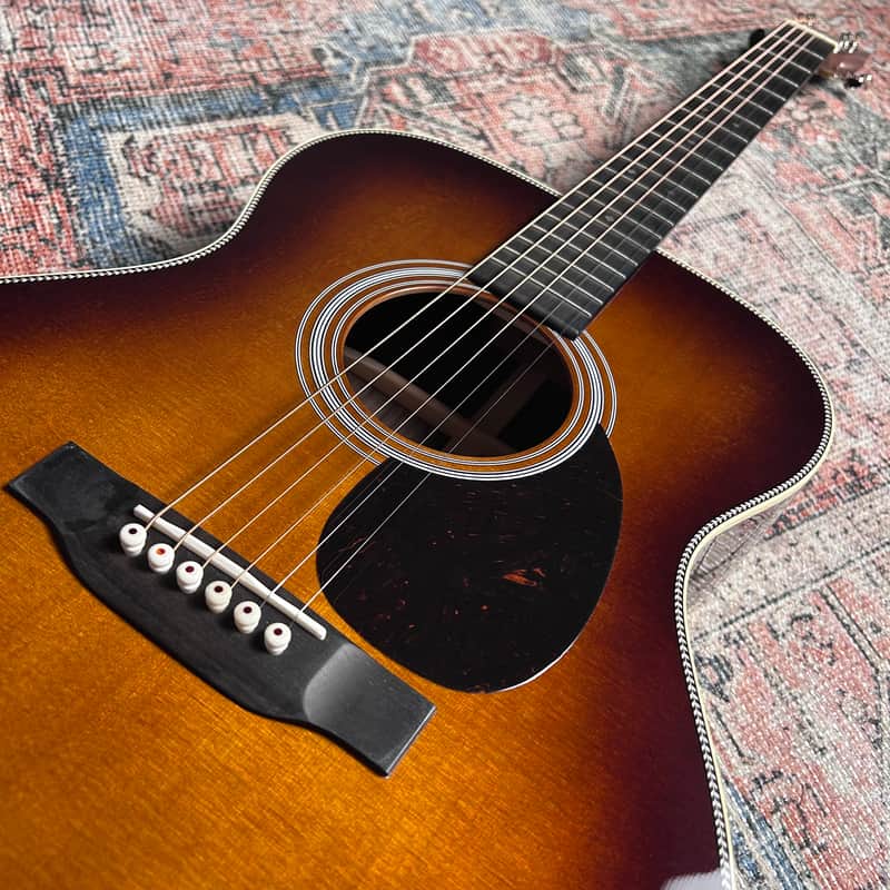 Martin OM-28 Standard Series 2025 – 1933 Ambertone w/Case