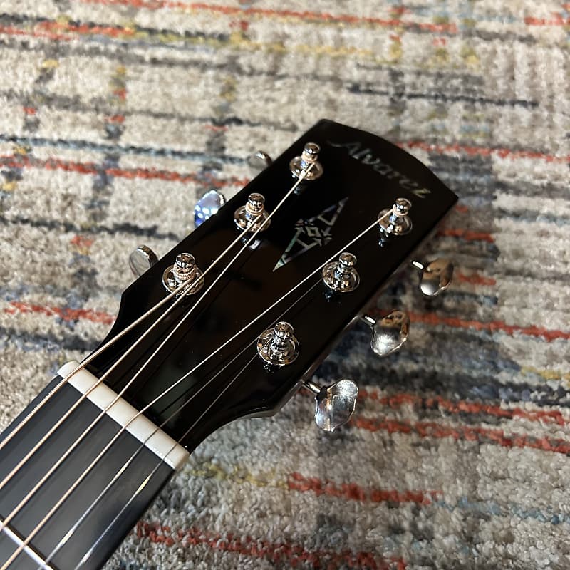 Alvarez LD70e Laureate Series Dreadnought w/ FlexiCase - Daybreak