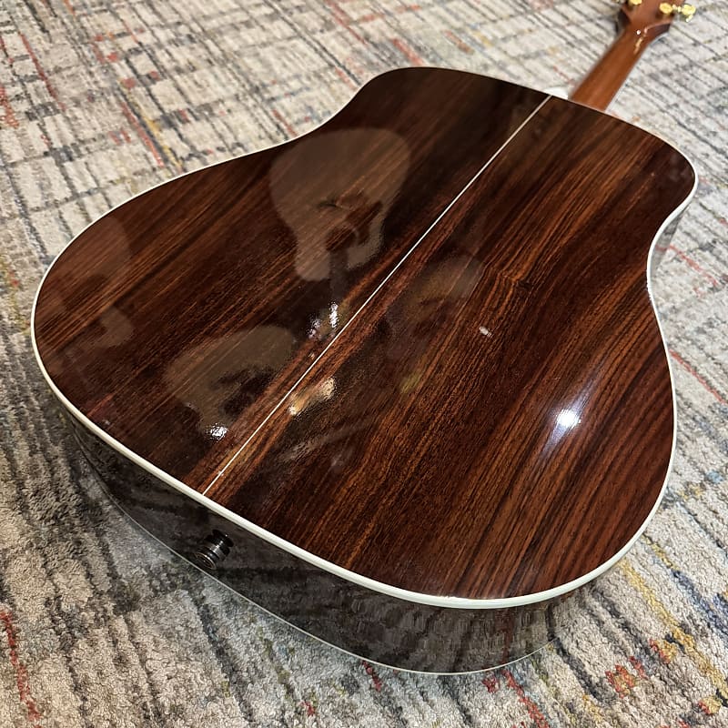 USED Taylor 810 (2003) w/ Case