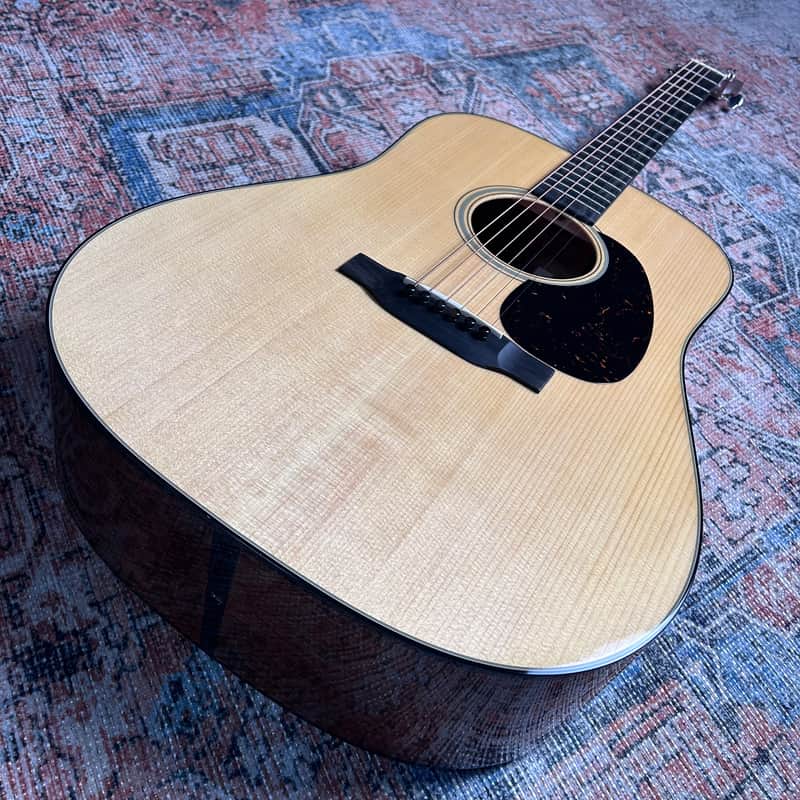 Martin D-18 Standard Series – Natural w/ Hardshell Case