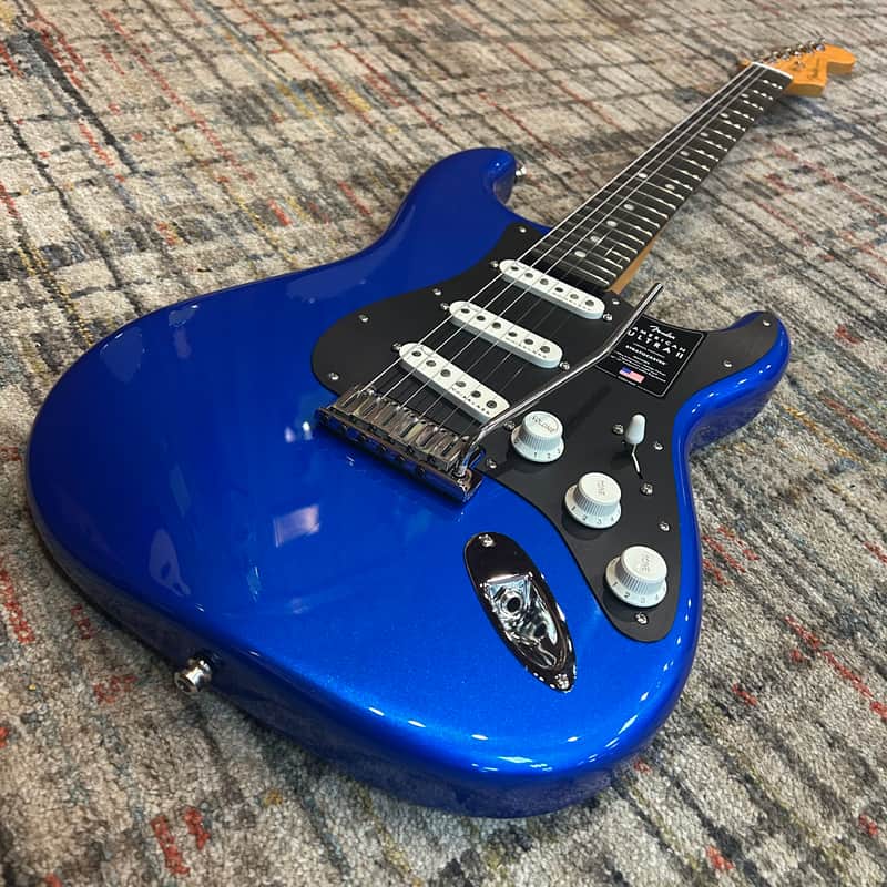 Fender American Ultra II Stratocaster w/ Molded Case - Noble Blue